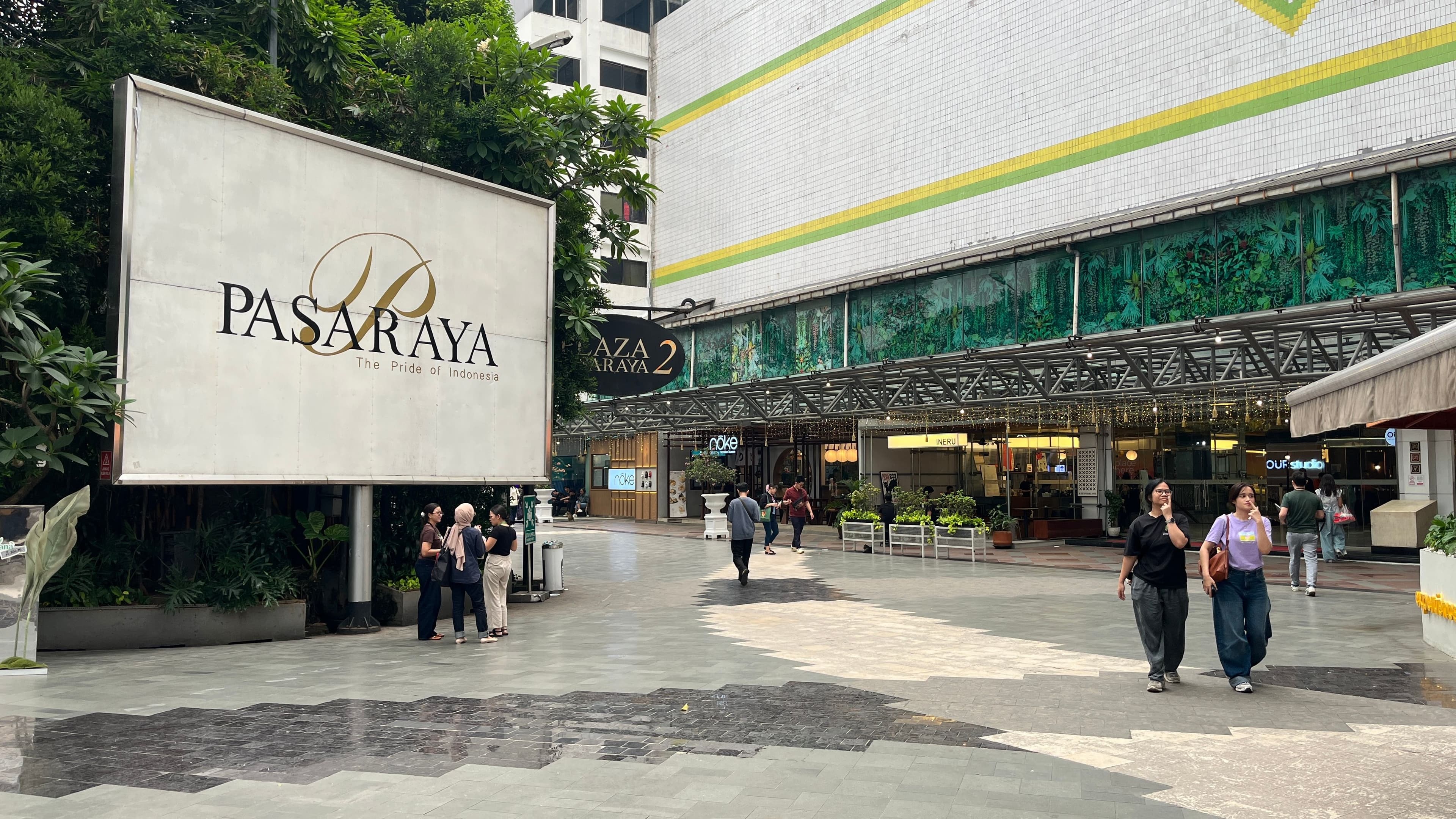 Plaza Pasaraya  Blok M : Menolak Punah, Semakin Megah bareng RayaRaya
