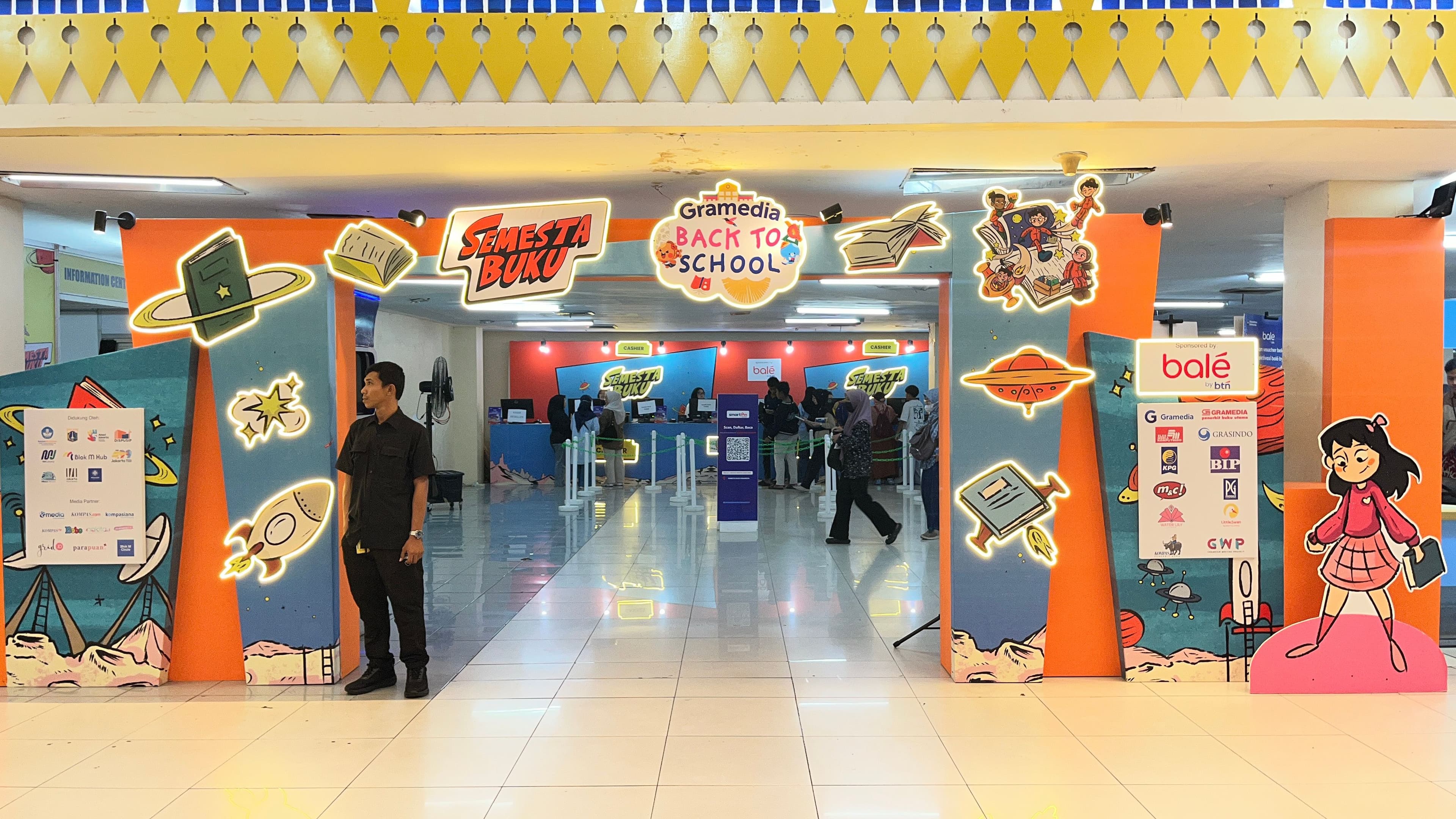 Geliat Semesta Buku Gramedia di Blok M : Bukti Skena Literasi Jakarta yang Gak Ada Matinya 