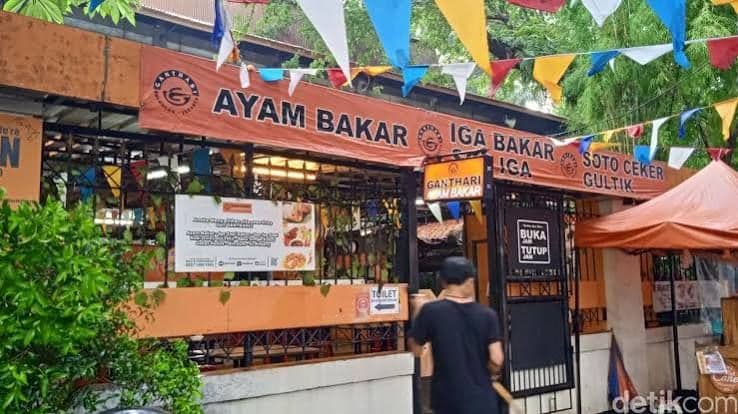 FOMO Kafe Baru? Cobain Dulu 5 Kuliner Legendaris Blok M yang Bertahan Lebih dari 30 Tahun!