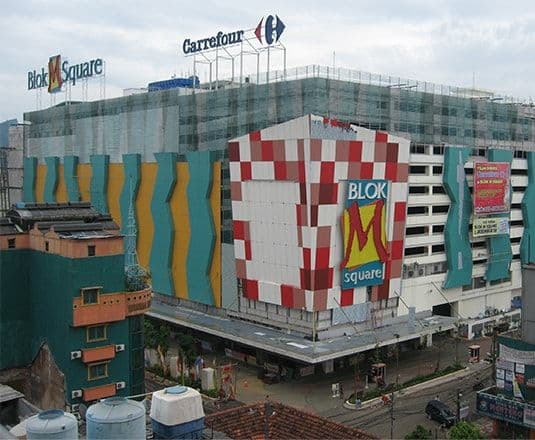 Seni Jalan-Jalan Estetik : Alasan Window Shopping di Blok M Nggak Pernah Mati